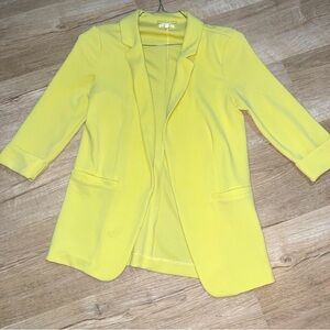 Yellow, lightweight blazer ⭐️